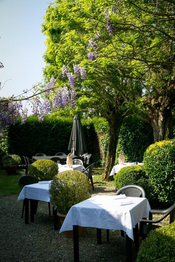 Logis De L'ombree Hotel