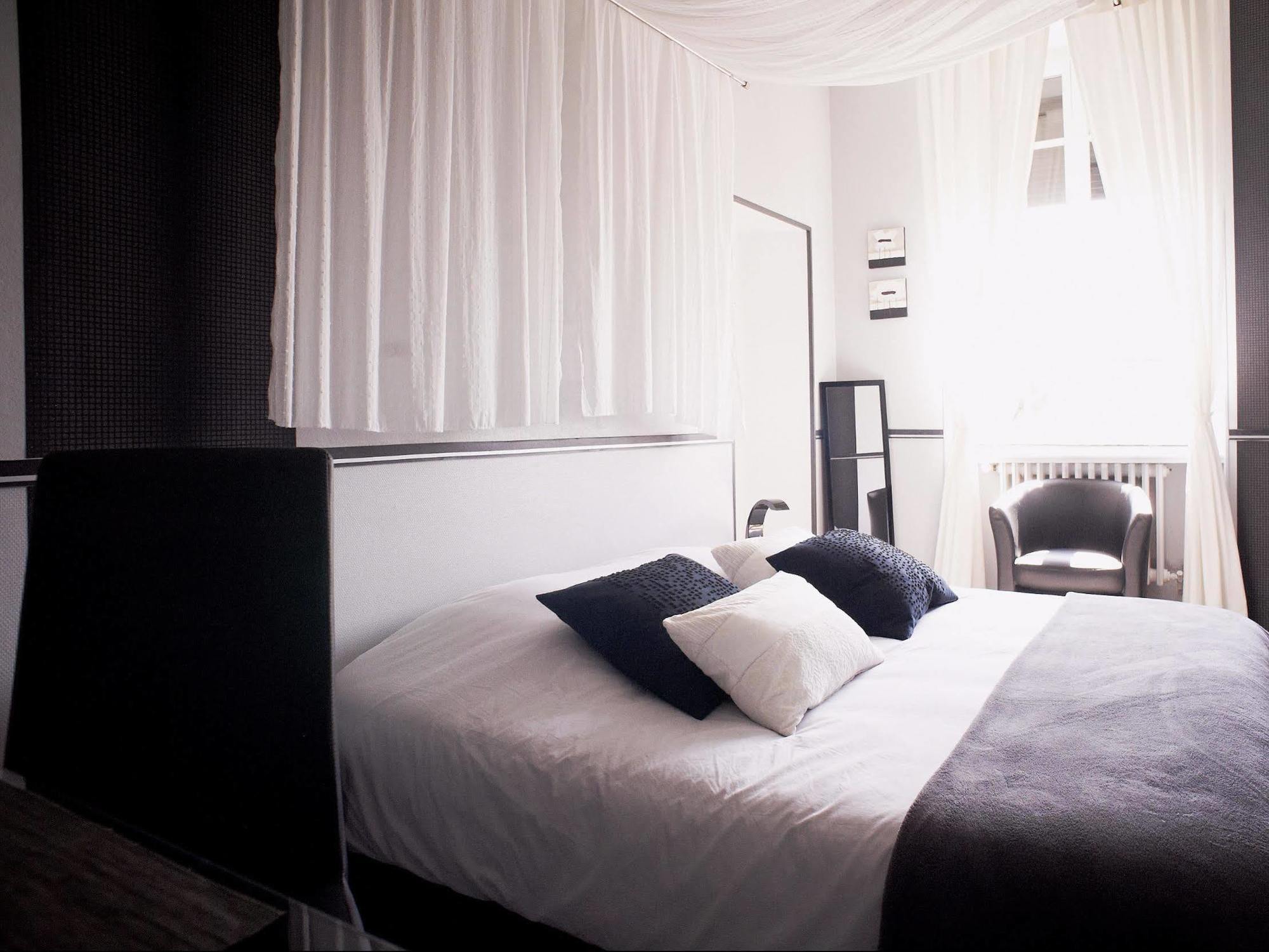 Logis De L'ombree Hotel 2*
