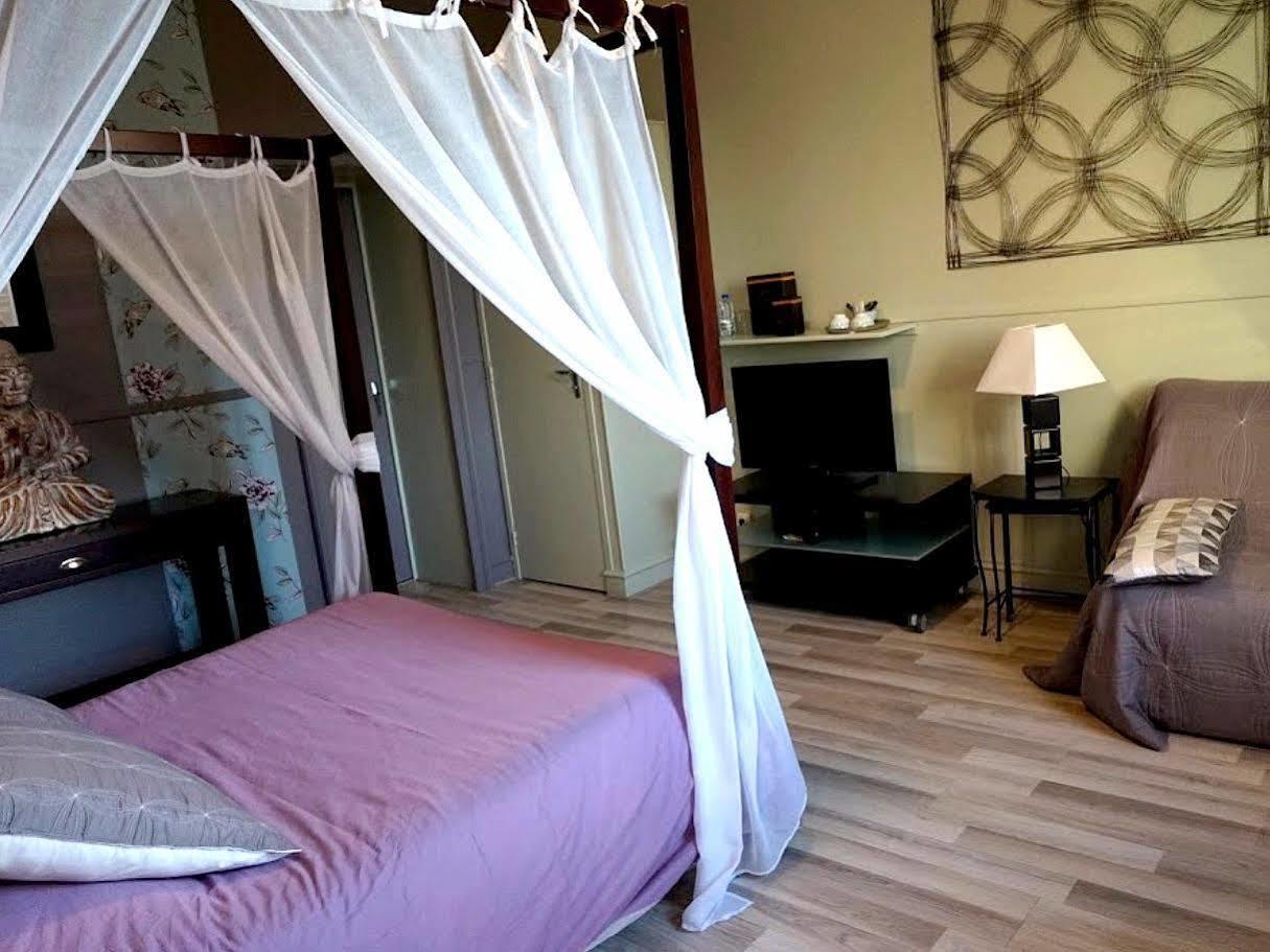 Hotel Logis De L'ombree Combrée